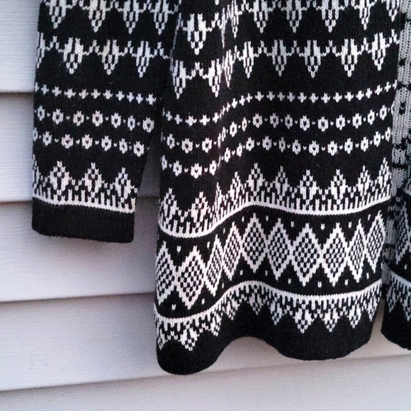 CHRISTOPHER &BANKS WOMENS SWEATER SIZE MEDIUM NWT - Picture 4 of 16